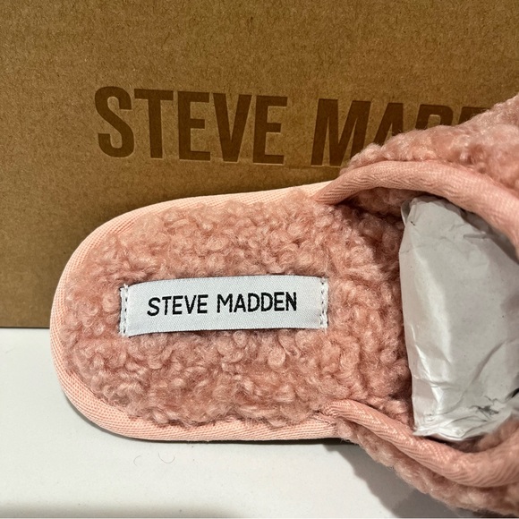 Steve Madden Ability Pink Faux Fur Gold Buckle Slip On Slide Slipper NWB - Picture 8 of 11